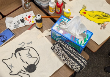 Charity Palette hosts tote painting workshop